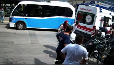 Bursa'da 6 kişinin yaralandığı aile içi kavgada şahıslar ambulans içindeki yaralıyı dışarı çıkartıp saldırmaya çalıştı