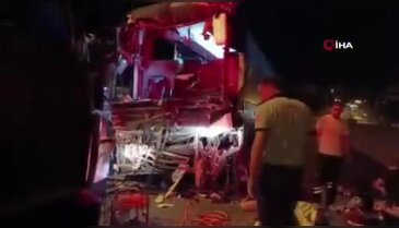 Gece yarısı feci kaza! Yolcu otobüsü TIR'a çarptı: 2 ölü, 17 yaralı