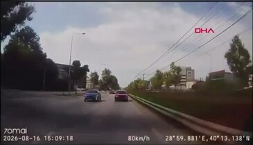 Bursa'da hız tutkusu kazayla bitti! Yarışan iki otomobil böyle çarpıştı