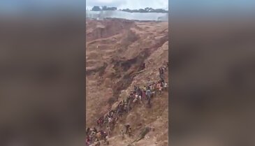 Doğanın acıması yok! Toprağın onlarca insanı diri diri yuttuğu anlar kamerada