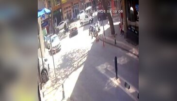 Bursa'da otomobil ile motosiklet çarpıştı!