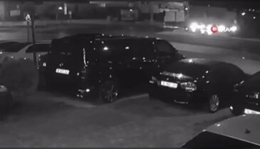 Kırmızı ışıkta geçen otomobil sürücüsü kaza yaptı... O anlar kamerada