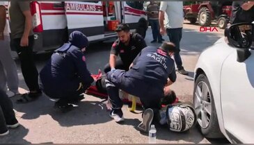Bursa'da motosikletli iki otomobile birden çarptı! Sürücü yaralandı...