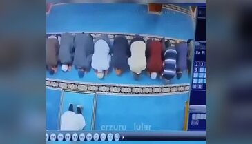 Namaz sırasında skandal hareket! Polis hemen harekete geçti