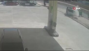 Bursa'da yürekleri ağza getiren kaza! Kamyonet akaryakıt istasyonuna uçtu