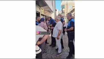 Tezgahının başında sinirlendi! Sonrasında yaptıkları gündem oldu