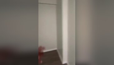 Daireyi gezerken banyoya girdi, çıktığı yere inanamadı!