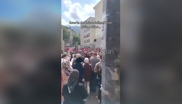 Bursa'da okul kapısında izdiham! Veliler çözüm bekliyor...