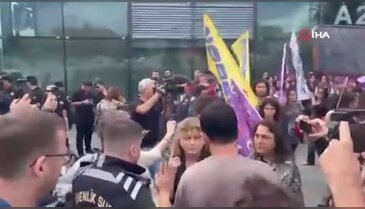 İstanbul Adalet Sarayı önünde arbede çıkaran bazı LGBT'liler gözaltına alındı