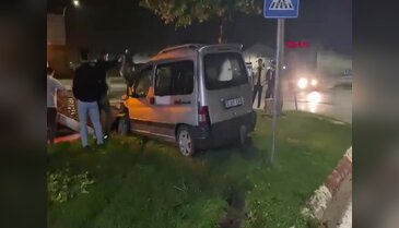 Bursa'da yağışlı havada kontrolden çıkan araç ağaca çarptı! Yaralılar var...