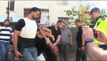Hareketli anlar! Yakalanacağını anlayınca el bombası alıp kendisini eve kilitledi