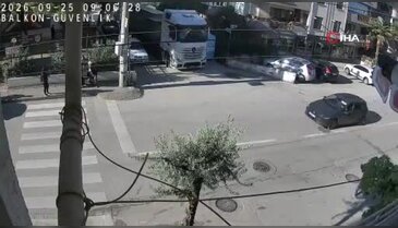 Bursa'da dönüş yaparken sokakta her şeyi devirdi!