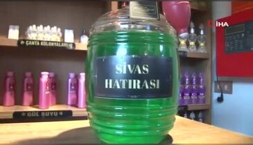 Eşinin isteğiyle kolları sıvadı! Sivas'ın kokusunu kolonyaya dönüştürdü