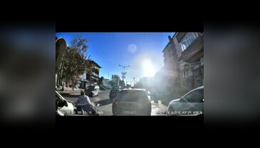 Bursa'da bir anda oldu! Yayaya otomobilin çarptığı anlar kamerada