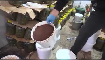 Bursa'da şoke eden görüntü! Ruhsatsız depodan 6,5 ton küflü gıda çıktı