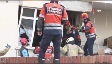 7 katlı binanın 3 katı çöktü! Mahsur kalanlar var