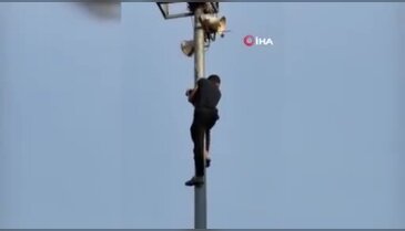 Direğin tepesine çıktı, yürekler ağza geldi! İlçe Başkanı'nın hamlesi gündem oldu